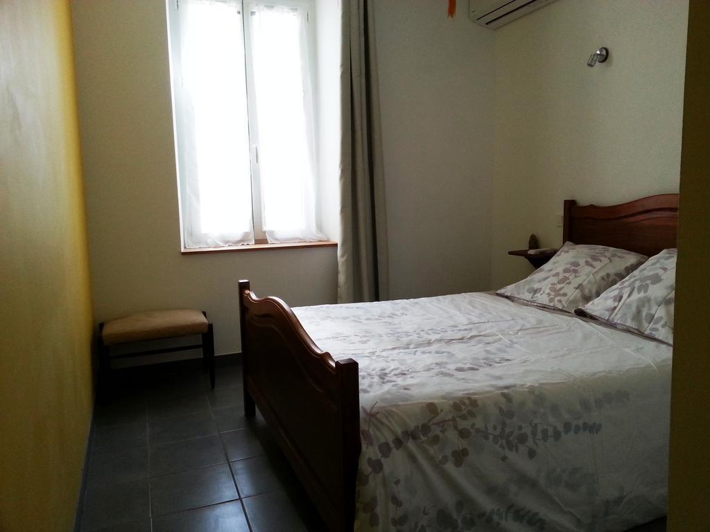 Millot Conilhac Bed and Breakfast Δωμάτιο φωτογραφία