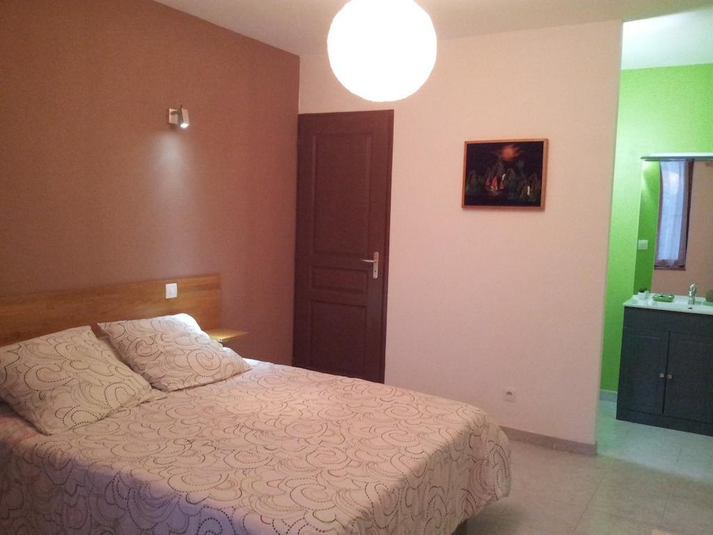 Millot Conilhac Bed and Breakfast Δωμάτιο φωτογραφία